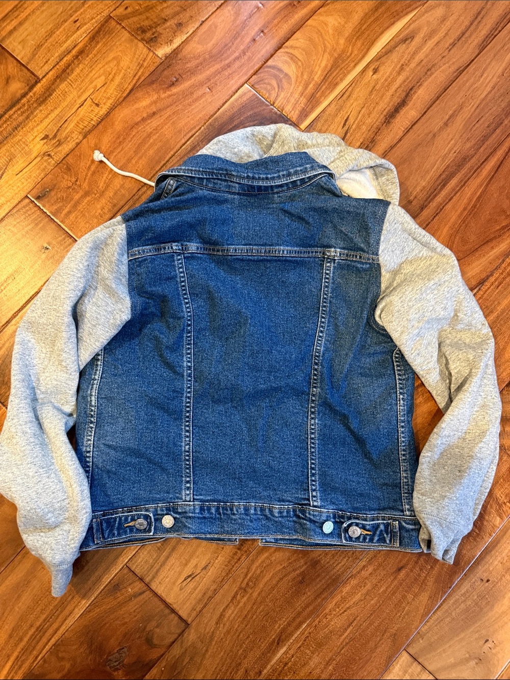 Levi's Blue Denim Jacket with Gray Hoodie Sleeves, Medium, NWOT - Picture 6 of 6